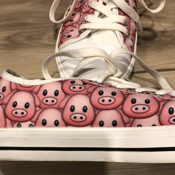 Unisex Piggy Sneakers - Picture 3 of 4